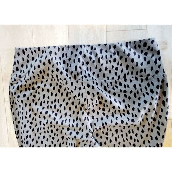 Chico's Zenergy 3 Animal Print Gray Black Leggings Pants Pull On XL 16/18 - Picture 4 of 6